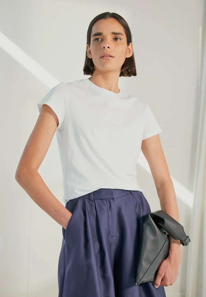 Filippa K SOFT TEE - Basic T-shirt - White 7 Filippa K SOFT TEE - Basic T-shirt - White - Image 5