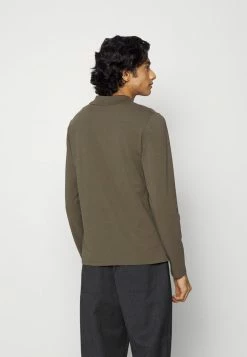 Filippa K LONG SLEEVE - Polo Shirt - Dark Olive 14 Filippa K LONG SLEEVE - Polo Shirt - Dark Olive -Filippa K shop 0ca70dc46895431b854f27bc15d5c79f