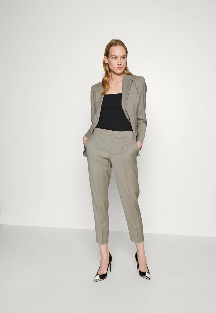 Filippa K EMMA CROPPED COOL TROUSER - Trousers - Grey 6 Filippa K EMMA CROPPED COOL TROUSER - Trousers - Grey - Image 4