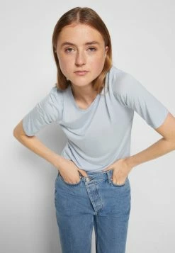 Filippa K ELENA TEE - Basic T-shirt - Cloud Blue 13 Filippa K ELENA TEE - Basic T-shirt - Cloud Blue -Filippa K shop 25b12a9b96ec465c94c734f941437d2c