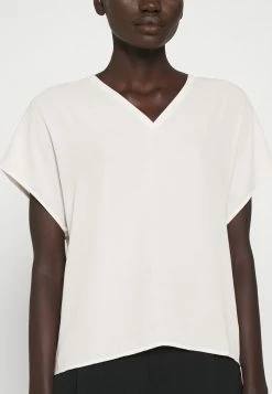 Filippa K EMERY - Basic T-shirt - Ivory -Filippa K shop 285268f1462c4ca0b4933343e4348cd4