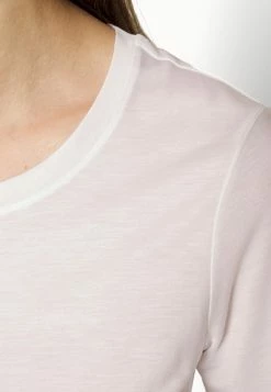 Filippa K ELENA TEE - Basic T-shirt - White 11 Filippa K ELENA TEE - Basic T-shirt - White -Filippa K shop 28f5990094044bb79e74315344066d2d