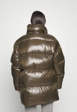 Filippa K HOODED PUFFER - Down Coat - Dark Fores -Filippa K shop 3d7a411c570347f69161528761e30bf7