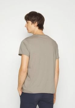 Filippa K ROLL NECK TEE - Basic T-shirt - Oyster Gre -Filippa K shop 3f89bbdeb25d4e5fa2fff585603a743a