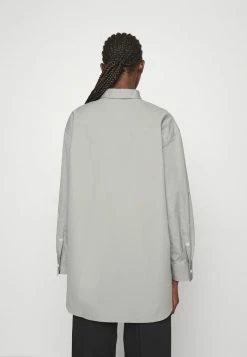 Filippa K SAMMY - Button-down Blouse - Fog Blue -Filippa K shop 44d957fb65c14618a30c9fe147e2c4f3
