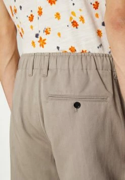 Filippa K ODIN TROUSER - Chinos - Light Taupe -Filippa K shop 47e9333a08464581ae73cf3c0eabf1c4