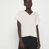 Filippa K EMERY - Basic T-shirt - Ivory -Filippa K shop 5f02849577534a9d9305ca3b0a9d2b73