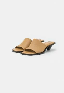 Filippa K NALMA MID HEEL - Heeled Mules - Dune Beige 11 Filippa K NALMA MID HEEL - Heeled Mules - Dune Beige -Filippa K shop 6781e5c5d0964af1b097686f5c1e1716