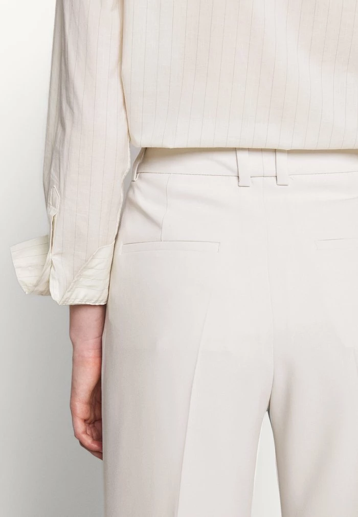 Filippa K HUTTON TROUSER - Trousers - Ivory 10 Filippa K HUTTON TROUSER - Trousers - Ivory - Image 8