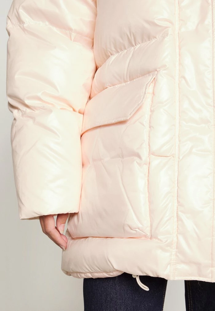 Filippa K HOODED PUFFER - Down Coat - Porcelain 9 Filippa K HOODED PUFFER - Down Coat - Porcelain - Image 7