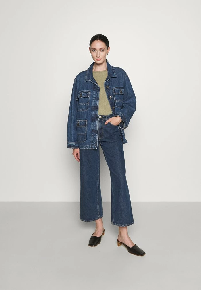 Filippa K HAZEL TEE - Basic T-shirt - Sage Green 4 Filippa K HAZEL TEE - Basic T-shirt - Sage Green - Image 2