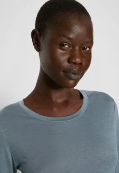 Filippa K ELENA TEE - Basic T-shirt - Dusty Blue -Filippa K shop 7de8b9c24e4e45ee94c67a7af0cd92f4