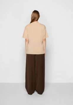 Filippa K Basic T-shirt - Dune Beige -Filippa K shop 81d3adda57e84e248d0b8cb566178ebe