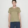 Filippa K HAZEL TEE - Basic T-shirt - Sage Green 2 Filippa K HAZEL TEE - Basic T-shirt - Sage Green -Filippa K shop 9153377b94fc4f5380f9834a2cf61a39