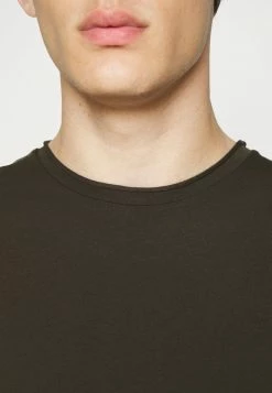 Filippa K ROLL NECK TEE - Basic T-shirt - Dark Forest Green -Filippa K shop 94380e66505241c2b88f5ce92d4e8511