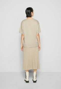 Filippa K V-NECK - Basic T-shirt - Light Beige -Filippa K shop 968e459254974f19bbeff5a64f29c861