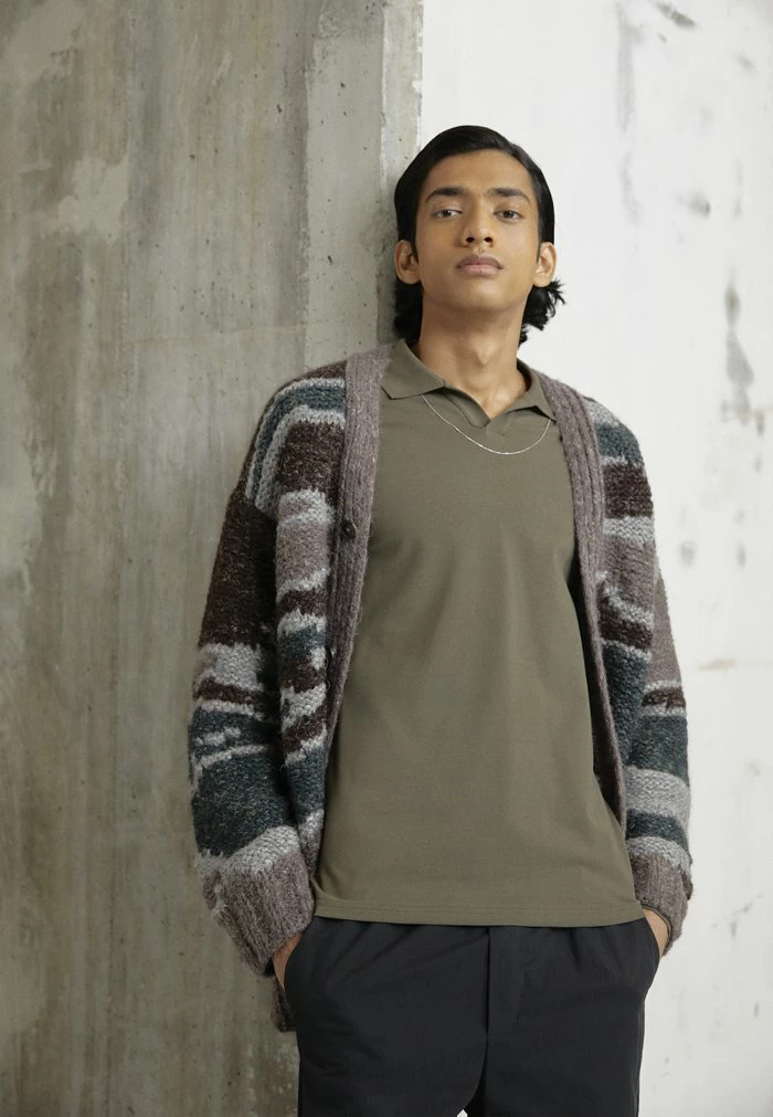 Filippa K LONG SLEEVE - Polo Shirt - Dark Olive 6 Filippa K LONG SLEEVE - Polo Shirt - Dark Olive - Image 4