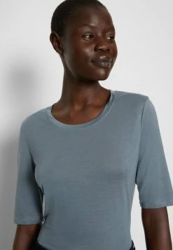 Filippa K ELENA TEE - Basic T-shirt - Dusty Blue -Filippa K shop aae0ffe327e6471db8059ec1b454c245