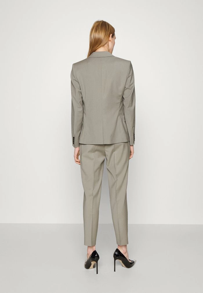 Filippa K EMMA CROPPED COOL TROUSER - Trousers - Grey 5 Filippa K EMMA CROPPED COOL TROUSER - Trousers - Grey - Image 3