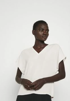 Filippa K EMERY - Basic T-shirt - Ivory -Filippa K shop c28b76a937c4478c9a8aee54641c0d77