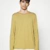 Filippa K LONGSLEEVE - Long Sleeved Top - Khaki Lime 2 Filippa K LONGSLEEVE - Long Sleeved Top - Khaki Lime -Filippa K shop ce8742310e4c4210956574548b19e047