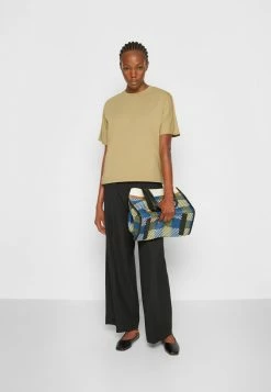 Filippa K ALEXIA TEE - Basic T-shirt - Khaki Green -Filippa K shop d3a2c79dcb374c62a5bc465d3f06c96b