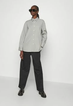 Filippa K SAMMY - Button-down Blouse - Fog Blue -Filippa K shop e0bc6894f05f445bbfc599c128c12e92