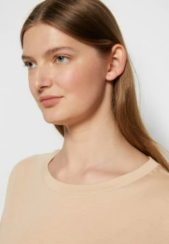 Filippa K Basic T-shirt - Dune Beige -Filippa K shop e3274d8785ca4e9b991826e2a3de9012