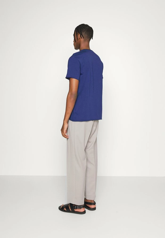 Filippa K ROLL NECK TEE - Basic T-shirt - Royal Blue 7 Filippa K ROLL NECK TEE - Basic T-shirt - Royal Blue - Image 5