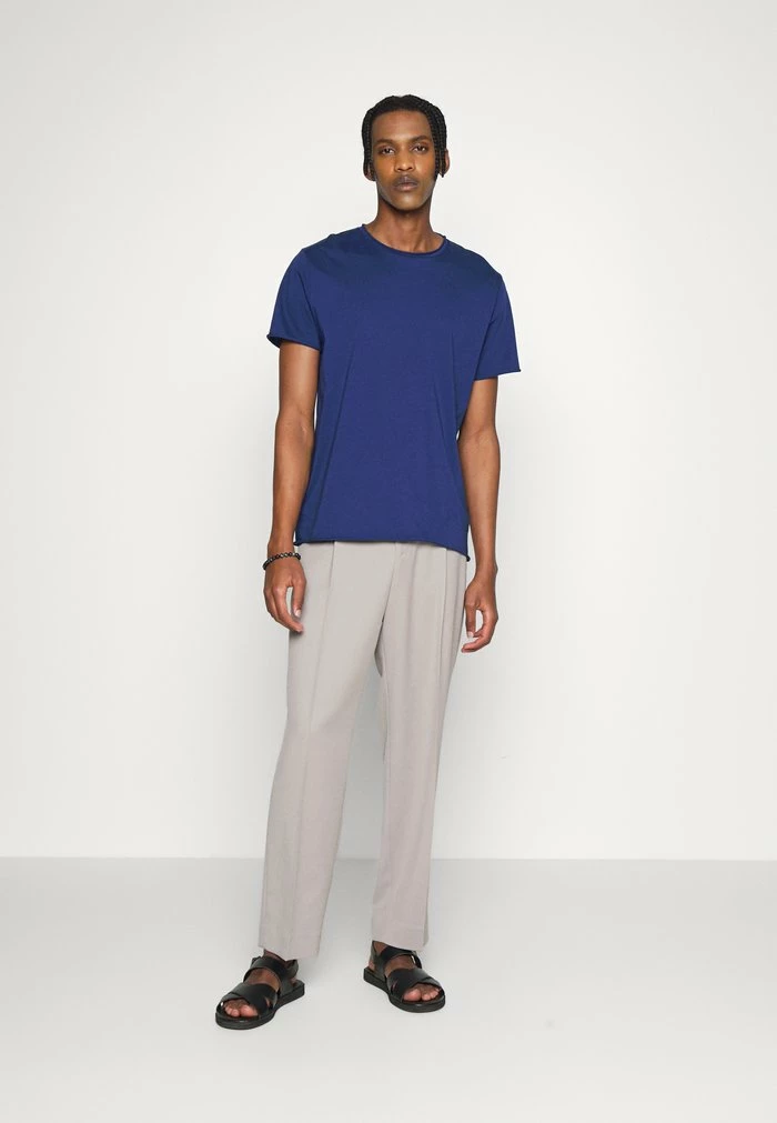 Filippa K ROLL NECK TEE - Basic T-shirt - Royal Blue 4 Filippa K ROLL NECK TEE - Basic T-shirt - Royal Blue - Image 2