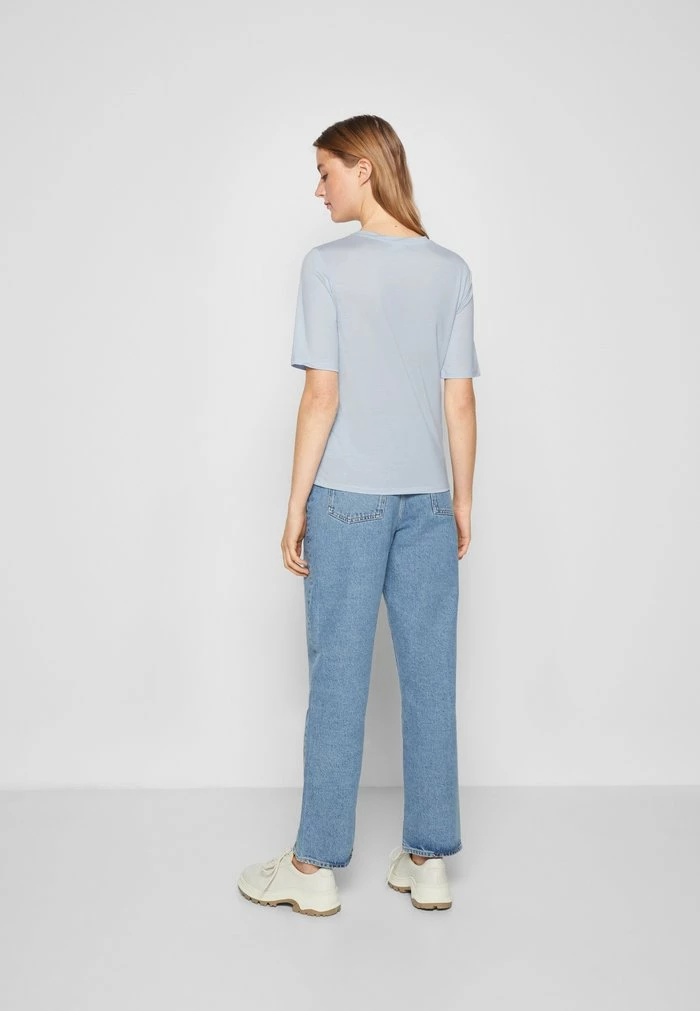 Filippa K ELENA TEE - Basic T-shirt - Cloud Blue 5 Filippa K ELENA TEE - Basic T-shirt - Cloud Blue - Image 3