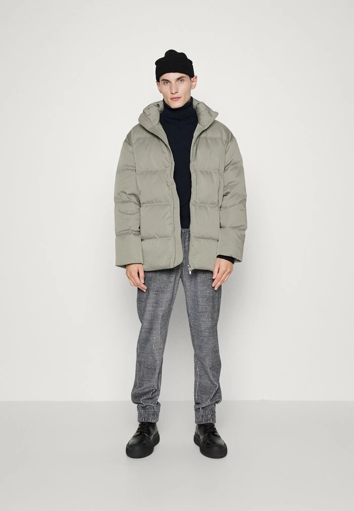 Filippa K ABISKO PUFFER JACKET - Down Jacket - Oyster Grey 4 Filippa K ABISKO PUFFER JACKET - Down Jacket - Oyster Grey - Image 2